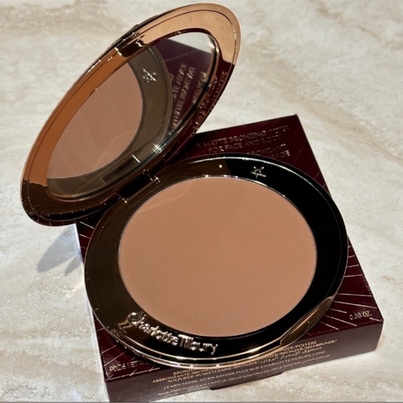 Charlotte Tilbury Airbrush Bronzer - Tan - Picture 4 of 9